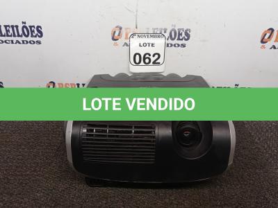 LOTE 062 - 01 PROJETOR MARCA PROINFO. (NO ESTADO) ATENÇÃO! FAZER A VISITAÇÃO ANTES DE ARREMATAR, NÃO SABEMOS SE FUNCIONA. LEILÃO NÃO TEM GARANTIA E NEM DEVOLUÇÃO, SUJEITO A POSSÍVEIS AVARIAS VISÍVEIS/OCULTAS E/OU AUSÊNCIA DE COMPONENTES.