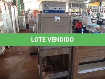 LOTE 433 - 01 LAVA-LOUÇAS INDUSTRIAL EM INOX MARCA HOBART (NO ESTADO) ATENÇÃO! FAZER A VISITAÇÃO ANTES DE ARREMATAR, NÃO SABEMOS SE FUNCIONA. LEILÃO NÃO TEM GARANTIA E NEM DEVOLUÇÃO, SUJEITO A POSSÍVEIS AVARIAS VISÍVEIS/OCULTAS E/OU AUSÊNCIA DE COMPONENTES.