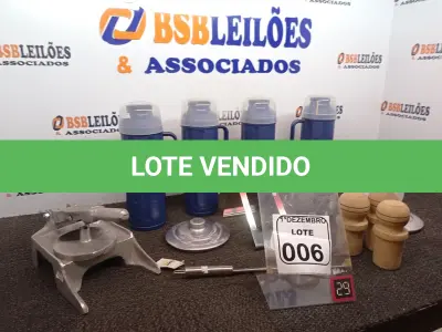 LOTE 006 - 04 GARRAFAS TÉRMICAS E UTENSÍLIOS DIVERSOS P/COZINHA. (NO ESTADO) ATENÇÃO! FAZER A VISITAÇÃO ANTES DE ARREMATAR, NÃO SABEMOS SE FUNCIONA. LEILÃO NÃO TEM GARANTIA E NEM DEVOLUÇÃO, SUJEITO A POSSÍVEIS AVARIAS VISÍVEIS/OCULTAS E/OU AUSÊNCIA DE COMPONENTES.