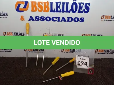 LOTE 024 - 06 CHAVES PHILIPS TAMANHOS DIVERSOS. (NO ESTADO) ATENÇÃO! FAZER A VISITAÇÃO ANTES DE ARREMATAR, NÃO SABEMOS SE FUNCIONA. LEILÃO NÃO TEM GARANTIA E NEM DEVOLUÇÃO, SUJEITO A POSSÍVEIS AVARIAS VISÍVEIS/OCULTAS E/OU AUSÊNCIA DE COMPONENTES.