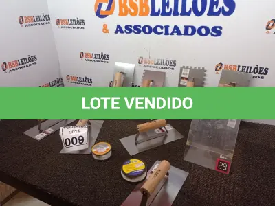 LOTE 009 - 06 DESEMPENADEIRAS LISAS, 02 DESEMPENADEIRAS DENTADAS E 02 LINHAS DE PEDREIRO. (NO ESTADO) ATENÇÃO! FAZER A VISITAÇÃO ANTES DE ARREMATAR, NÃO SABEMOS SE FUNCIONA. LEILÃO NÃO TEM GARANTIA E NEM DEVOLUÇÃO, SUJEITO A POSSÍVEIS AVARIAS VISÍVEIS/OCULTAS E/OU AUSÊNCIA DE COMPONENTES.