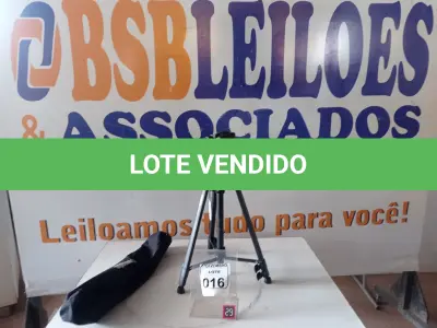 LOTE 016 - 01 TRIPÉ P/CÂMERA MARCA TOMATE(NOVO). (NO ESTADO) ATENÇÃO! FAZER A VISITAÇÃO ANTES DE ARREMATAR, NÃO SABEMOS SE FUNCIONA. LEILÃO NÃO TEM GARANTIA E NEM DEVOLUÇÃO, SUJEITO A POSSÍVEIS AVARIAS VISÍVEIS/OCULTAS E/OU AUSÊNCIA DE COMPONENTES.