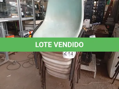 LOTE 444 - 10 CADEIRAS DE PLÁSTICO C/BASE DE FERRO. (NO ESTADO) ATENÇÃO! FAZER A VISITAÇÃO ANTES DE ARREMATAR, NÃO SABEMOS SE FUNCIONA. LEILÃO NÃO TEM GARANTIA E NEM DEVOLUÇÃO, SUJEITO A POSSÍVEIS AVARIAS VISÍVEIS/OCULTAS E/OU AUSÊNCIA DE COMPONENTES.