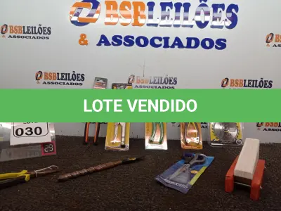 LOTE 030 - 01 AMOLADOR DE FACA, 01 DISCO P/MAKITA E MATERIAIS DIVERSOS. (NO ESTADO) ATENÇÃO! FAZER A VISITAÇÃO ANTES DE ARREMATAR, NÃO SABEMOS SE FUNCIONA. LEILÃO NÃO TEM GARANTIA E NEM DEVOLUÇÃO, SUJEITO A POSSÍVEIS AVARIAS VISÍVEIS/OCULTAS E/OU AUSÊNCIA DE COMPONENTES.