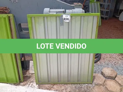 LOTE 456 - 02 PORTAS NA COR VERDE MEDINDO 1,00X16 COMPRIMENTO, 98 DE LARGURA.NA COR AZUL. (NO ESTADO) ATENÇÃO! FAZER A VISITAÇÃO ANTES DE ARREMATAR, NÃO SABEMOS SE FUNCIONA. LEILÃO NÃO TEM GARANTIA E NEM DEVOLUÇÃO, SUJEITO A POSSÍVEIS AVARIAS VISÍVEIS/OCULTAS E/OU AUSÊNCIA DE COMPONENTES.