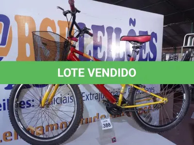 LOTE 388 - 01 BICICLETA DE MARCHA C/CESTA MARCA SUNDOWN ARO 26. (NO ESTADO) ATENÇÃO! FAZER A VISITAÇÃO ANTES DE ARREMATAR, NÃO SABEMOS SE FUNCIONA. LEILÃO NÃO TEM GARANTIA E NEM DEVOLUÇÃO, SUJEITO A POSSÍVEIS AVARIAS VISÍVEIS/OCULTAS E/OU AUSÊNCIA DE COMPONENTES.