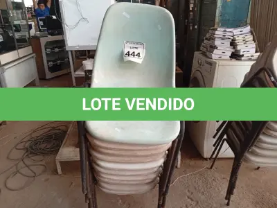 LOTE 444 - 10 CADEIRAS DE PLÁSTICO C/BASE DE FERRO. (NO ESTADO) ATENÇÃO! FAZER A VISITAÇÃO ANTES DE ARREMATAR, NÃO SABEMOS SE FUNCIONA. LEILÃO NÃO TEM GARANTIA E NEM DEVOLUÇÃO, SUJEITO A POSSÍVEIS AVARIAS VISÍVEIS/OCULTAS E/OU AUSÊNCIA DE COMPONENTES.