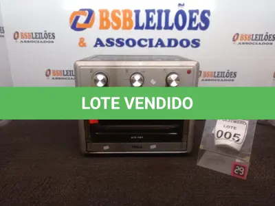 LOTE 005 - 01 FORNO AIR FRYER ELÉTRICO MARCA PHILCO 127V. (NO ESTADO) ATENÇÃO! FAZER A VISITAÇÃO ANTES DE ARREMATAR, NÃO SABEMOS SE FUNCIONA. LEILÃO NÃO TEM GARANTIA E NEM DEVOLUÇÃO, SUJEITO A POSSÍVEIS AVARIAS VISÍVEIS/OCULTAS E/OU AUSÊNCIA DE COMPONENTES.
