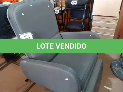 LOTE 193 - 01 CADEIRA DE DESCANSO. (NO ESTADO) ATENÇÃO! FAZER A VISITAÇÃO ANTES DE ARREMATAR, NÃO SABEMOS SE FUNCIONA. LEILÃO NÃO TEM GARANTIA E NEM DEVOLUÇÃO, SUJEITO A POSSÍVEIS AVARIAS VISÍVEIS/OCULTAS E/OU AUSÊNCIA DE COMPONENTES.