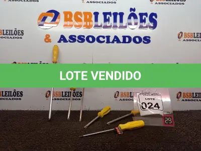 LOTE 024 - 06 CHAVES PHILIPS TAMANHOS DIVERSOS. (NO ESTADO) ATENÇÃO! FAZER A VISITAÇÃO ANTES DE ARREMATAR, NÃO SABEMOS SE FUNCIONA. LEILÃO NÃO TEM GARANTIA E NEM DEVOLUÇÃO, SUJEITO A POSSÍVEIS AVARIAS VISÍVEIS/OCULTAS E/OU AUSÊNCIA DE COMPONENTES.