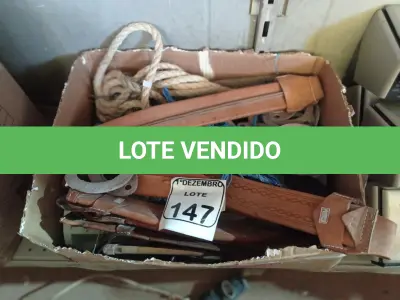 LOTE 147 - 01 LOTE C/DIVERSAS BAINHAS EM COURO P/FACÃO, CORDAS, JUNTAS EM COURO E MATERIAIS DIVERSOS. (NO ESTADO) ATENÇÃO! FAZER A VISITAÇÃO ANTES DE ARREMATAR, NÃO SABEMOS SE FUNCIONA. LEILÃO NÃO TEM GARANTIA E NEM DEVOLUÇÃO, SUJEITO A POSSÍVEIS AVARIAS VISÍVEIS/OCULTAS E/OU AUSÊNCIA DE COMPONENTES.