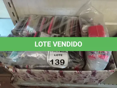LOTE 139 - 01 LOTE C/VÁRIAS CAPAS DE CELULARES MODELOS DIVERSOS. (NO ESTADO) ATENÇÃO! FAZER A VISITAÇÃO ANTES DE ARREMATAR, NÃO SABEMOS SE FUNCIONA. LEILÃO NÃO TEM GARANTIA E NEM DEVOLUÇÃO, SUJEITO A POSSÍVEIS AVARIAS VISÍVEIS/OCULTAS E/OU AUSÊNCIA DE COMPONENTES.