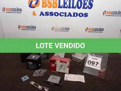 LOTE 097 - 03 FONTES CHAVEADAS 03 BATERIAS PEQUENAS E 01 FECHADURA DE PORTA. (NO ESTADO) ATENÇÃO! FAZER A VISITAÇÃO ANTES DE ARREMATAR, NÃO SABEMOS SE FUNCIONA. LEILÃO NÃO TEM GARANTIA E NEM DEVOLUÇÃO, SUJEITO A POSSÍVEIS AVARIAS VISÍVEIS/OCULTAS E/OU AUSÊNCIA DE COMPONENTES.