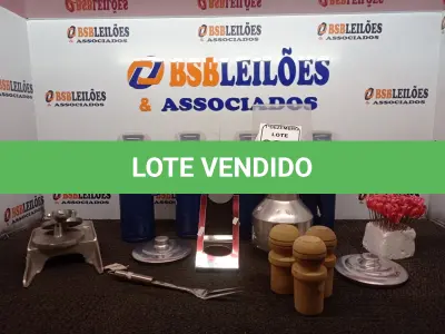 LOTE 006 - 04 GARRAFAS TÉRMICAS E UTENSÍLIOS DIVERSOS P/COZINHA. (NO ESTADO) ATENÇÃO! FAZER A VISITAÇÃO ANTES DE ARREMATAR, NÃO SABEMOS SE FUNCIONA. LEILÃO NÃO TEM GARANTIA E NEM DEVOLUÇÃO, SUJEITO A POSSÍVEIS AVARIAS VISÍVEIS/OCULTAS E/OU AUSÊNCIA DE COMPONENTES.