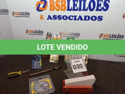 LOTE 030 - 01 AMOLADOR DE FACA, 01 DISCO P/MAKITA E MATERIAIS DIVERSOS. (NO ESTADO) ATENÇÃO! FAZER A VISITAÇÃO ANTES DE ARREMATAR, NÃO SABEMOS SE FUNCIONA. LEILÃO NÃO TEM GARANTIA E NEM DEVOLUÇÃO, SUJEITO A POSSÍVEIS AVARIAS VISÍVEIS/OCULTAS E/OU AUSÊNCIA DE COMPONENTES.