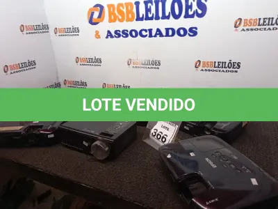 LOTE 366 - 06 PROJETORES MARCA EPSON P/RETIRADA DE PEÇAS. (NO ESTADO) ATENÇÃO! FAZER A VISITAÇÃO ANTES DE ARREMATAR, NÃO SABEMOS SE FUNCIONA. LEILÃO NÃO TEM GARANTIA E NEM DEVOLUÇÃO, SUJEITO A POSSÍVEIS AVARIAS VISÍVEIS/OCULTAS E/OU AUSÊNCIA DE COMPONENTES.