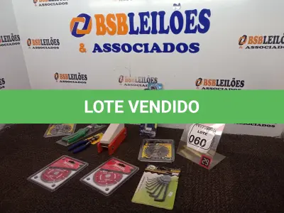LOTE 060 - 01 AMOLADOR DE FACA, 01 ALICATE01 TESOURA E MATERIAIS DIVERSOS. (NO ESTADO) ATENÇÃO! FAZER A VISITAÇÃO ANTES DE ARREMATAR, NÃO SABEMOS SE FUNCIONA. LEILÃO NÃO TEM GARANTIA E NEM DEVOLUÇÃO, SUJEITO A POSSÍVEIS AVARIAS VISÍVEIS/OCULTAS E/OU AUSÊNCIA DE COMPONENTES.