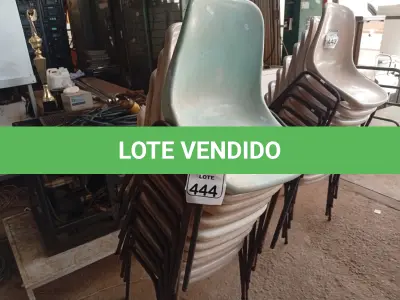 LOTE 444 - 10 CADEIRAS DE PLÁSTICO C/BASE DE FERRO. (NO ESTADO) ATENÇÃO! FAZER A VISITAÇÃO ANTES DE ARREMATAR, NÃO SABEMOS SE FUNCIONA. LEILÃO NÃO TEM GARANTIA E NEM DEVOLUÇÃO, SUJEITO A POSSÍVEIS AVARIAS VISÍVEIS/OCULTAS E/OU AUSÊNCIA DE COMPONENTES.