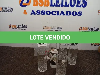 LOTE 462 - 05 COPOS DE VIDRO. (NO ESTADO) ATENÇÃO! FAZER A VISITAÇÃO ANTES DE ARREMATAR, NÃO SABEMOS SE FUNCIONA. LEILÃO NÃO TEM GARANTIA E NEM DEVOLUÇÃO, SUJEITO A POSSÍVEIS AVARIAS VISÍVEIS/OCULTAS E/OU AUSÊNCIA DE COMPONENTES.