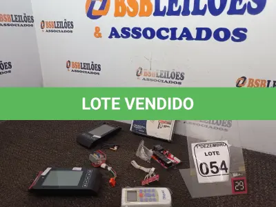 LOTE 054 - 01 PLACA ELETRÔNICA UNIVERSAL, DIVERSAS BIJUTERIAS, ELETRÔNICOS DIVERSOS E 04 RELÓGIOS. (NO ESTADO) ATENÇÃO! FAZER A VISITAÇÃO ANTES DE ARREMATAR, NÃO SABEMOS SE FUNCIONA. LEILÃO NÃO TEM GARANTIA E NEM DEVOLUÇÃO, SUJEITO A POSSÍVEIS AVARIAS VISÍVEIS/OCULTAS E/OU AUSÊNCIA DE COMPONENTES.