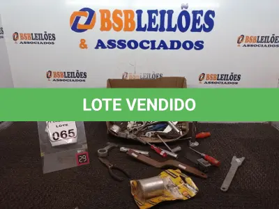 LOTE 065 - 01 LOTE C/DIVERSAS FERRAMENTAS E UTENSÍLIOS DIVERSOS. (NO ESTADO) ATENÇÃO! FAZER A VISITAÇÃO ANTES DE ARREMATAR, NÃO SABEMOS SE FUNCIONA. LEILÃO NÃO TEM GARANTIA E NEM DEVOLUÇÃO, SUJEITO A POSSÍVEIS AVARIAS VISÍVEIS/OCULTAS E/OU AUSÊNCIA DE COMPONENTES.