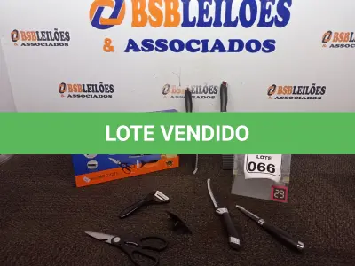 LOTE 066 - 01 KIT DE FACAS DE COZINHA C/. (NO ESTADO) ATENÇÃO! FAZER A VISITAÇÃO ANTES DE ARREMATAR, NÃO SABEMOS SE FUNCIONA. LEILÃO NÃO TEM GARANTIA E NEM DEVOLUÇÃO, SUJEITO A POSSÍVEIS AVARIAS VISÍVEIS/OCULTAS E/OU AUSÊNCIA DE COMPONENTES.