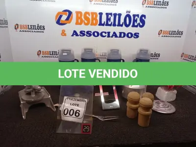 LOTE 006 - 04 GARRAFAS TÉRMICAS E UTENSÍLIOS DIVERSOS P/COZINHA. (NO ESTADO) ATENÇÃO! FAZER A VISITAÇÃO ANTES DE ARREMATAR, NÃO SABEMOS SE FUNCIONA. LEILÃO NÃO TEM GARANTIA E NEM DEVOLUÇÃO, SUJEITO A POSSÍVEIS AVARIAS VISÍVEIS/OCULTAS E/OU AUSÊNCIA DE COMPONENTES.