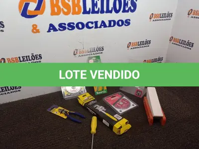 LOTE 045 - 01 ALICATE, 01 TESOURA DE PODA, 01 AMOLADOR DE FACAS E MATERIAIS DIVERSOS. (NO ESTADO) ATENÇÃO! FAZER A VISITAÇÃO ANTES DE ARREMATAR, NÃO SABEMOS SE FUNCIONA. LEILÃO NÃO TEM GARANTIA E NEM DEVOLUÇÃO, SUJEITO A POSSÍVEIS AVARIAS VISÍVEIS/OCULTAS E/OU AUSÊNCIA DE COMPONENTES.