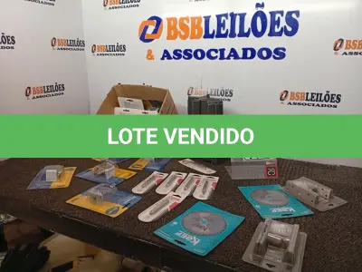 LOTE 411 - 02 LÂMINAS DE SERRA CIRCULAR 36 DENTES MARCA KAEF, 02 DOBRADIÇAS PIVOTANTE  MARCA PADO, 06 CORTADORES DE VIDRO MARCA CORTAG 80MM E VÁRIAS LIXAS(NOVO). (NO ESTADO) ATENÇÃO! FAZER A VISITAÇÃO ANTES DE ARREMATAR, NÃO SABEMOS SE FUNCIONA. LEILÃO NÃO TEM GARANTIA E NEM DEVOLUÇÃO, SUJEITO A POSSÍVEIS AVARIAS VISÍVEIS/OCULTAS E/OU AUSÊNCIA DE COMPONENTES.