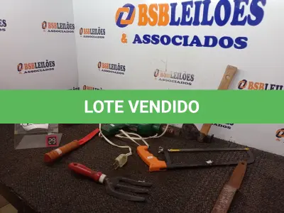 LOTE 156 - 01 MACHADINHA CABO DE MADEIRA, 02 GAFOS P/JARDINAGEM, 01 FURADEIRA E MATERIAIS DIVERSOS. (NO ESTADO) ATENÇÃO! FAZER A VISITAÇÃO ANTES DE ARREMATAR, NÃO SABEMOS SE FUNCIONA. LEILÃO NÃO TEM GARANTIA E NEM DEVOLUÇÃO, SUJEITO A POSSÍVEIS AVARIAS VISÍVEIS/OCULTAS E/OU AUSÊNCIA DE COMPONENTES.