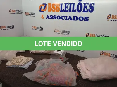 LOTE 464 - 01 COBRE LEITO, 01 COLCHA E 03 FRONHAS BORDADOS NA COR ROSA. 01 LENÇOL C/03 FRONHAS BORDADOS NA COR ROSA. 01 CAMINHO DE MESA EM LINHO NA COR BRANCA. 06 JOGOS AMERICANOS RENDA FILE C/ 06 GUARDANAPOS C/ BORDADO PEQUENO. 06 PORTAS TAÇAS E 06 GUARDANAPOS. (NO ESTADO) ATENÇÃO! FAZER A VISITAÇÃO ANTES DE ARREMATAR, NÃO SABEMOS SE FUNCIONA. LEILÃO NÃO TEM GARANTIA E NEM DEVOLUÇÃO, SUJEITO A POSSÍVEIS AVARIAS VISÍVEIS/OCULTAS E/OU AUSÊNCIA DE COMPONENTES.