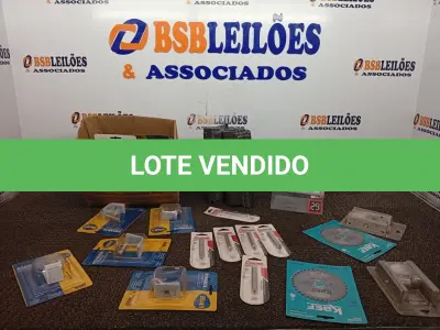 LOTE 411 - 02 LÂMINAS DE SERRA CIRCULAR 36 DENTES MARCA KAEF, 02 DOBRADIÇAS PIVOTANTE  MARCA PADO, 06 CORTADORES DE VIDRO MARCA CORTAG 80MM E VÁRIAS LIXAS(NOVO). (NO ESTADO) ATENÇÃO! FAZER A VISITAÇÃO ANTES DE ARREMATAR, NÃO SABEMOS SE FUNCIONA. LEILÃO NÃO TEM GARANTIA E NEM DEVOLUÇÃO, SUJEITO A POSSÍVEIS AVARIAS VISÍVEIS/OCULTAS E/OU AUSÊNCIA DE COMPONENTES.