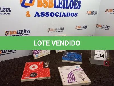 LOTE 104 - 05 FITAS ANTIGAS. (NO ESTADO) ATENÇÃO! FAZER A VISITAÇÃO ANTES DE ARREMATAR, NÃO SABEMOS SE FUNCIONA. LEILÃO NÃO TEM GARANTIA E NEM DEVOLUÇÃO, SUJEITO A POSSÍVEIS AVARIAS VISÍVEIS/OCULTAS E/OU AUSÊNCIA DE COMPONENTES.