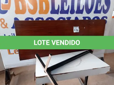 LOTE 173 - 01 MESA DE BANCADA. (NO ESTADO) ATENÇÃO! FAZER A VISITAÇÃO ANTES DE ARREMATAR, NÃO SABEMOS SE FUNCIONA. LEILÃO NÃO TEM GARANTIA E NEM DEVOLUÇÃO, SUJEITO A POSSÍVEIS AVARIAS VISÍVEIS/OCULTAS E/OU AUSÊNCIA DE COMPONENTES.
