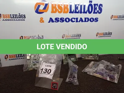 LOTE 130 - 04 PLACAS MÃE. (NO ESTADO) ATENÇÃO! FAZER A VISITAÇÃO ANTES DE ARREMATAR, NÃO SABEMOS SE FUNCIONA. LEILÃO NÃO TEM GARANTIA E NEM DEVOLUÇÃO, SUJEITO A POSSÍVEIS AVARIAS VISÍVEIS/OCULTAS E/OU AUSÊNCIA DE COMPONENTES.