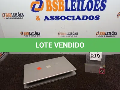 LOTE 019 - 01 MACBOOK PRO MARCA APPLE. (NO ESTADO) ATENÇÃO! FAZER A VISITAÇÃO ANTES DE ARREMATAR, NÃO SABEMOS SE FUNCIONA. LEILÃO NÃO TEM GARANTIA E NEM DEVOLUÇÃO, SUJEITO A POSSÍVEIS AVARIAS VISÍVEIS/OCULTAS E/OU AUSÊNCIA DE COMPONENTES.