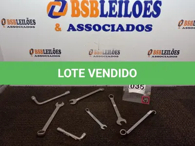 LOTE 035 - 04 CHAVES COMBINADAS E 02 CHAVES L DE NUMERAÇÕES DIVERSAS. (NO ESTADO) ATENÇÃO! FAZER A VISITAÇÃO ANTES DE ARREMATAR, NÃO SABEMOS SE FUNCIONA. LEILÃO NÃO TEM GARANTIA E NEM DEVOLUÇÃO, SUJEITO A POSSÍVEIS AVARIAS VISÍVEIS/OCULTAS E/OU AUSÊNCIA DE COMPONENTES.