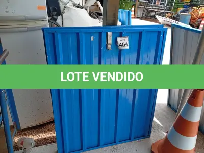 LOTE 454 - 02 PORTAS NA COR AZUL MEDINDO 1,00X16 COMPRIMENTO, 98 DE LARGURA.NA COR AZUL. (NO ESTADO) ATENÇÃO! FAZER A VISITAÇÃO ANTES DE ARREMATAR, NÃO SABEMOS SE FUNCIONA. LEILÃO NÃO TEM GARANTIA E NEM DEVOLUÇÃO, SUJEITO A POSSÍVEIS AVARIAS VISÍVEIS/OCULTAS E/OU AUSÊNCIA DE COMPONENTES.