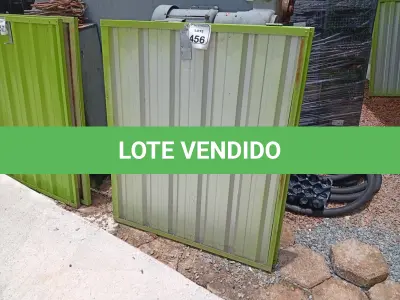 LOTE 456 - 02 PORTAS NA COR VERDE MEDINDO 1,00X16 COMPRIMENTO, 98 DE LARGURA.NA COR AZUL. (NO ESTADO) ATENÇÃO! FAZER A VISITAÇÃO ANTES DE ARREMATAR, NÃO SABEMOS SE FUNCIONA. LEILÃO NÃO TEM GARANTIA E NEM DEVOLUÇÃO, SUJEITO A POSSÍVEIS AVARIAS VISÍVEIS/OCULTAS E/OU AUSÊNCIA DE COMPONENTES.