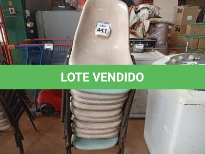 LOTE 441 - 11 CADEIRAS DE PLÁSTICO C/BASE DE FERRO. (NO ESTADO) ATENÇÃO! FAZER A VISITAÇÃO ANTES DE ARREMATAR, NÃO SABEMOS SE FUNCIONA. LEILÃO NÃO TEM GARANTIA E NEM DEVOLUÇÃO, SUJEITO A POSSÍVEIS AVARIAS VISÍVEIS/OCULTAS E/OU AUSÊNCIA DE COMPONENTES.
