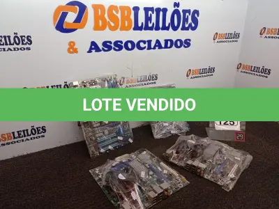 LOTE 125 - 04 PLACAS MÃE. (NO ESTADO) ATENÇÃO! FAZER A VISITAÇÃO ANTES DE ARREMATAR, NÃO SABEMOS SE FUNCIONA. LEILÃO NÃO TEM GARANTIA E NEM DEVOLUÇÃO, SUJEITO A POSSÍVEIS AVARIAS VISÍVEIS/OCULTAS E/OU AUSÊNCIA DE COMPONENTES.