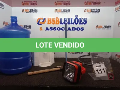 LOTE 111 - 01 ENROLADOR DE MANGUEIRA 01 LANTERNA E 01 BEBEDOURO C/GALÃO E 01 MACHADINHA. (NO ESTADO) ATENÇÃO! FAZER A VISITAÇÃO ANTES DE ARREMATAR, NÃO SABEMOS SE FUNCIONA. LEILÃO NÃO TEM GARANTIA E NEM DEVOLUÇÃO, SUJEITO A POSSÍVEIS AVARIAS VISÍVEIS/OCULTAS E/OU AUSÊNCIA DE COMPONENTES.