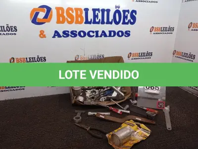 LOTE 065 - 01 LOTE C/DIVERSAS FERRAMENTAS E UTENSÍLIOS DIVERSOS. (NO ESTADO) ATENÇÃO! FAZER A VISITAÇÃO ANTES DE ARREMATAR, NÃO SABEMOS SE FUNCIONA. LEILÃO NÃO TEM GARANTIA E NEM DEVOLUÇÃO, SUJEITO A POSSÍVEIS AVARIAS VISÍVEIS/OCULTAS E/OU AUSÊNCIA DE COMPONENTES.