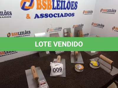 LOTE 009 - 06 DESEMPENADEIRAS LISAS, 02 DESEMPENADEIRAS DENTADAS E 02 LINHAS DE PEDREIRO. (NO ESTADO) ATENÇÃO! FAZER A VISITAÇÃO ANTES DE ARREMATAR, NÃO SABEMOS SE FUNCIONA. LEILÃO NÃO TEM GARANTIA E NEM DEVOLUÇÃO, SUJEITO A POSSÍVEIS AVARIAS VISÍVEIS/OCULTAS E/OU AUSÊNCIA DE COMPONENTES.