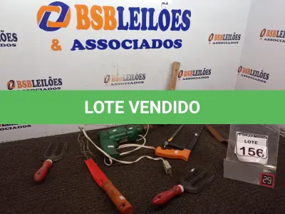 LOTE 156 - 01 MACHADINHA CABO DE MADEIRA, 02 GAFOS P/JARDINAGEM, 01 FURADEIRA E MATERIAIS DIVERSOS. (NO ESTADO) ATENÇÃO! FAZER A VISITAÇÃO ANTES DE ARREMATAR, NÃO SABEMOS SE FUNCIONA. LEILÃO NÃO TEM GARANTIA E NEM DEVOLUÇÃO, SUJEITO A POSSÍVEIS AVARIAS VISÍVEIS/OCULTAS E/OU AUSÊNCIA DE COMPONENTES.