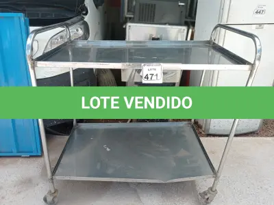 LOTE 471 - 01 CARRINHO EM INOX C/ 02 REPARTIMENTOS. (NO ESTADO) ATENÇÃO! FAZER A VISITAÇÃO ANTES DE ARREMATAR, NÃO SABEMOS SE FUNCIONA. LEILÃO NÃO TEM GARANTIA E NEM DEVOLUÇÃO, SUJEITO A POSSÍVEIS AVARIAS VISÍVEIS/OCULTAS E/OU AUSÊNCIA DE COMPONENTES.