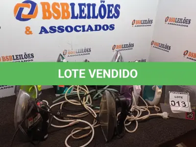 LOTE 013 - 08 FERROS DE PASSAR SENDO UM A VAPOR. (NO ESTADO) ATENÇÃO! FAZER A VISITAÇÃO ANTES DE ARREMATAR, NÃO SABEMOS SE FUNCIONA. LEILÃO NÃO TEM GARANTIA E NEM DEVOLUÇÃO, SUJEITO A POSSÍVEIS AVARIAS VISÍVEIS/OCULTAS E/OU AUSÊNCIA DE COMPONENTES.