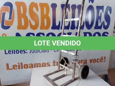 LOTE 195 - 01 CARRINHO P/TRANSPORTE DE CARGA. (NO ESTADO) ATENÇÃO! FAZER A VISITAÇÃO ANTES DE ARREMATAR, NÃO SABEMOS SE FUNCIONA. LEILÃO NÃO TEM GARANTIA E NEM DEVOLUÇÃO, SUJEITO A POSSÍVEIS AVARIAS VISÍVEIS/OCULTAS E/OU AUSÊNCIA DE COMPONENTES.
