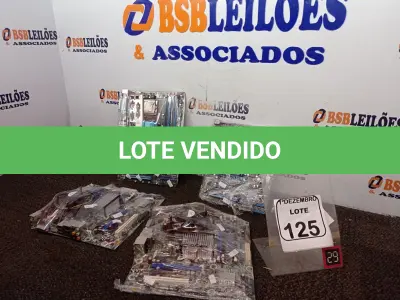 LOTE 125 - 04 PLACAS MÃE. (NO ESTADO) ATENÇÃO! FAZER A VISITAÇÃO ANTES DE ARREMATAR, NÃO SABEMOS SE FUNCIONA. LEILÃO NÃO TEM GARANTIA E NEM DEVOLUÇÃO, SUJEITO A POSSÍVEIS AVARIAS VISÍVEIS/OCULTAS E/OU AUSÊNCIA DE COMPONENTES.