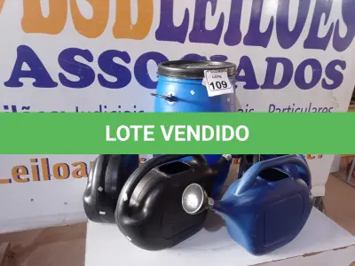 LOTE 109 - 03 REGADORES E 01 TAMBOR PEQUENO. (NO ESTADO) ATENÇÃO! FAZER A VISITAÇÃO ANTES DE ARREMATAR, NÃO SABEMOS SE FUNCIONA. LEILÃO NÃO TEM GARANTIA E NEM DEVOLUÇÃO, SUJEITO A POSSÍVEIS AVARIAS VISÍVEIS/OCULTAS E/OU AUSÊNCIA DE COMPONENTES.